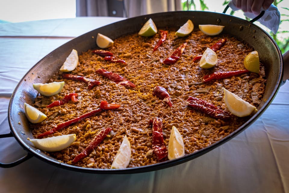 Paella arroz carne y verduras restaurante Tossal Altea